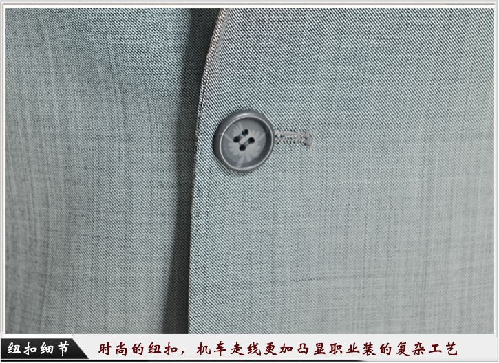 灰色平駁頭一粒扣職業裝定制-紐扣細節展示，經典的平駁頭衣領